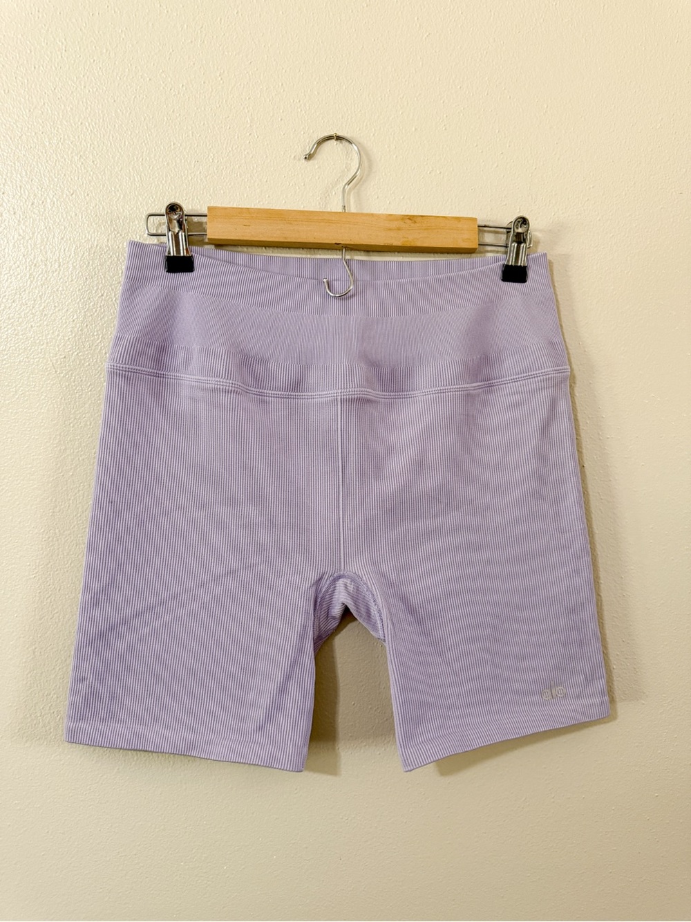 alo yoga | Seamless Ribbed Knit Favorite Short Lavender Purple - Biker Shorts - Picture 2 of 13
